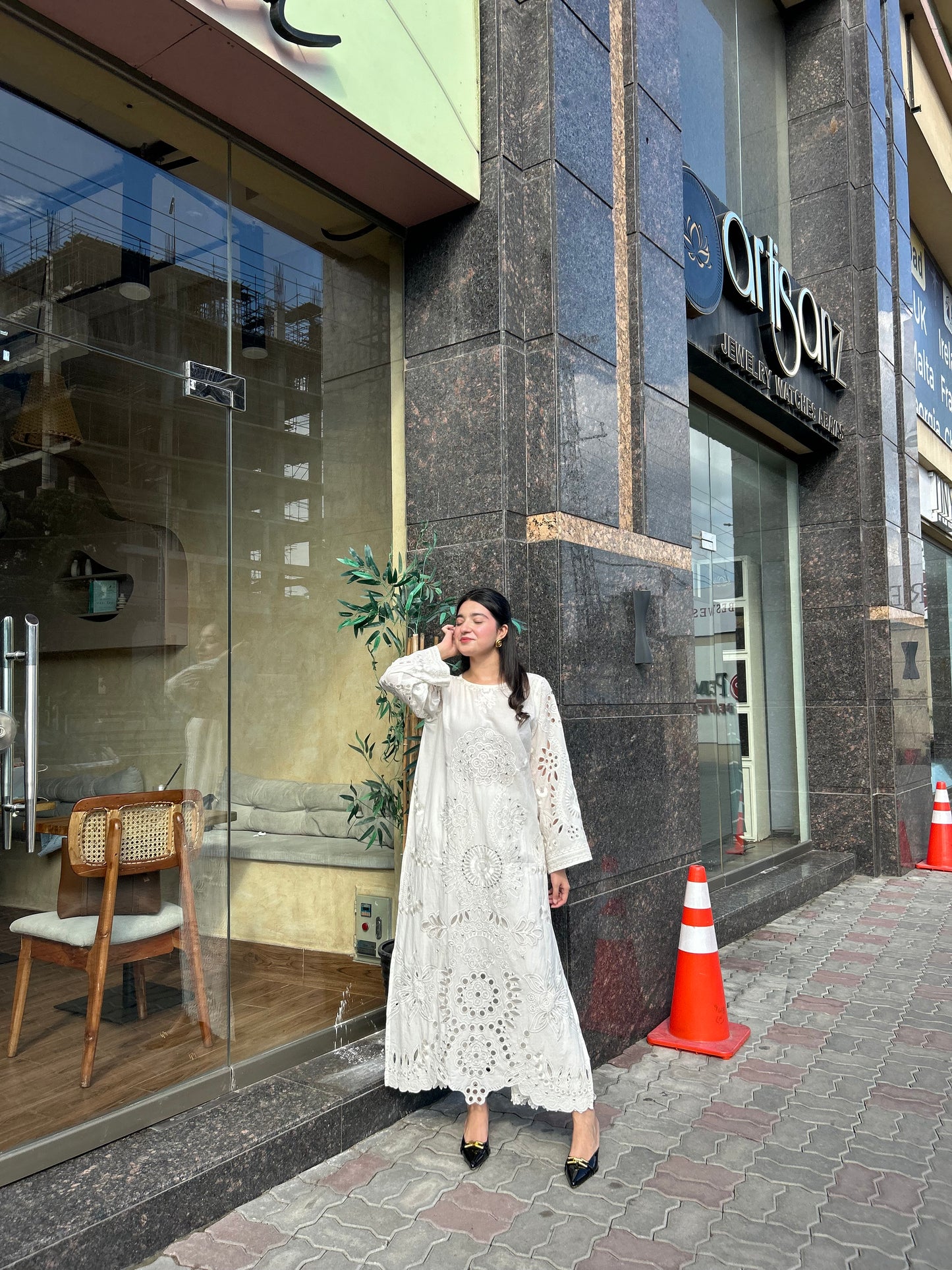 IVORY WHITE