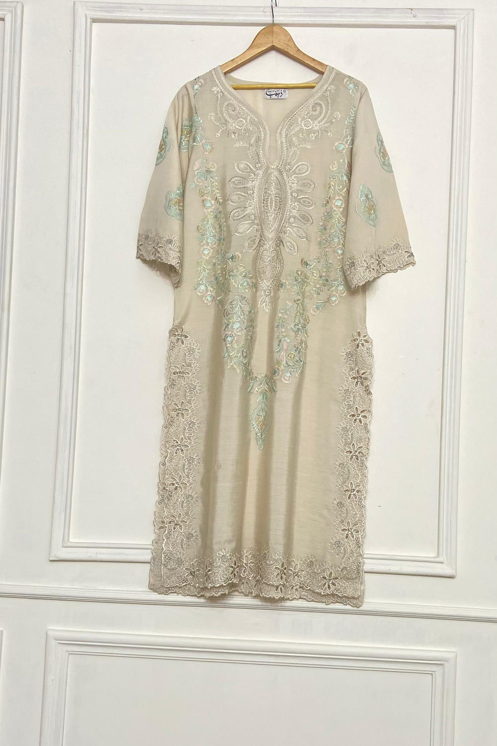 IVORY WHITE LONG EMBROIDERY KURTA