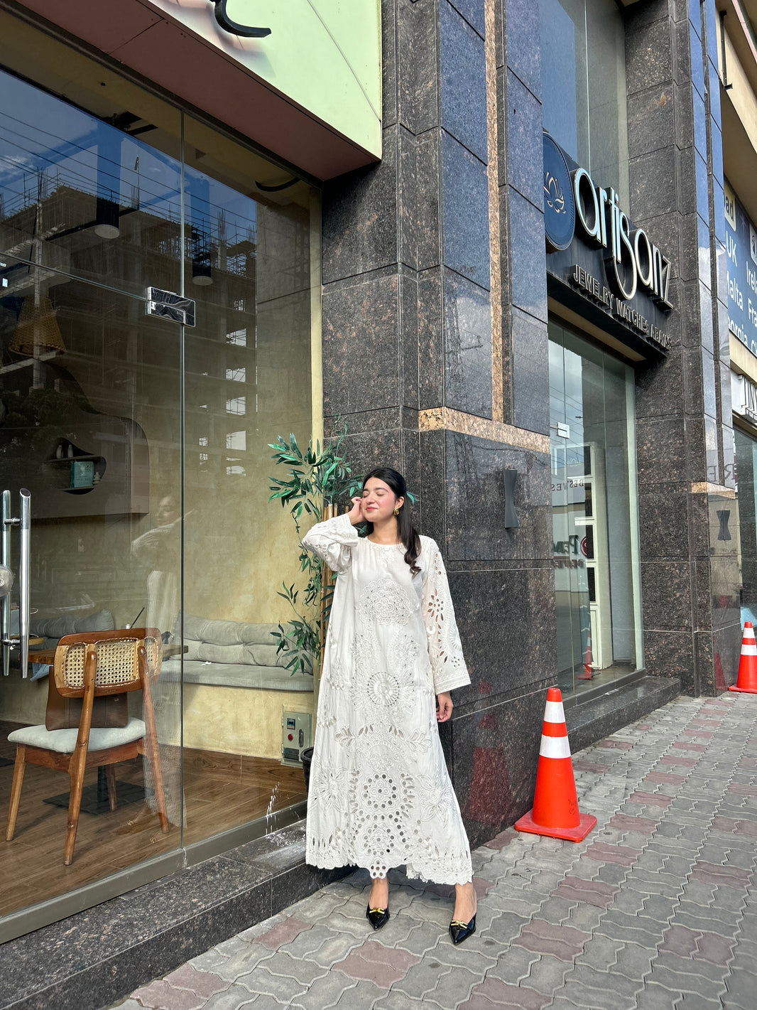 IVORY WHITE