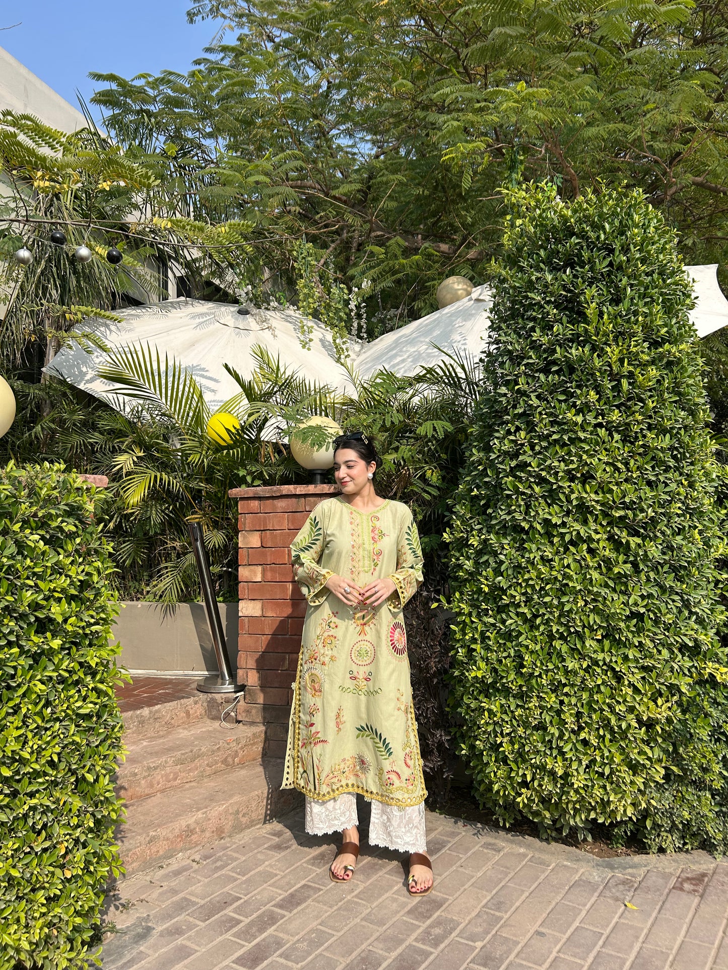 APPLE GREEN